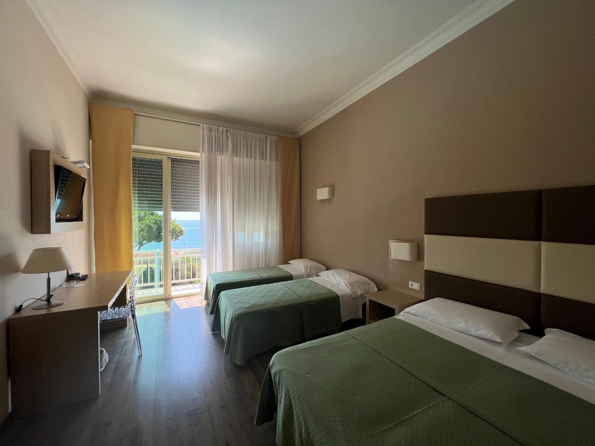 Hotel Napoleon Sanremo Bagian luar foto