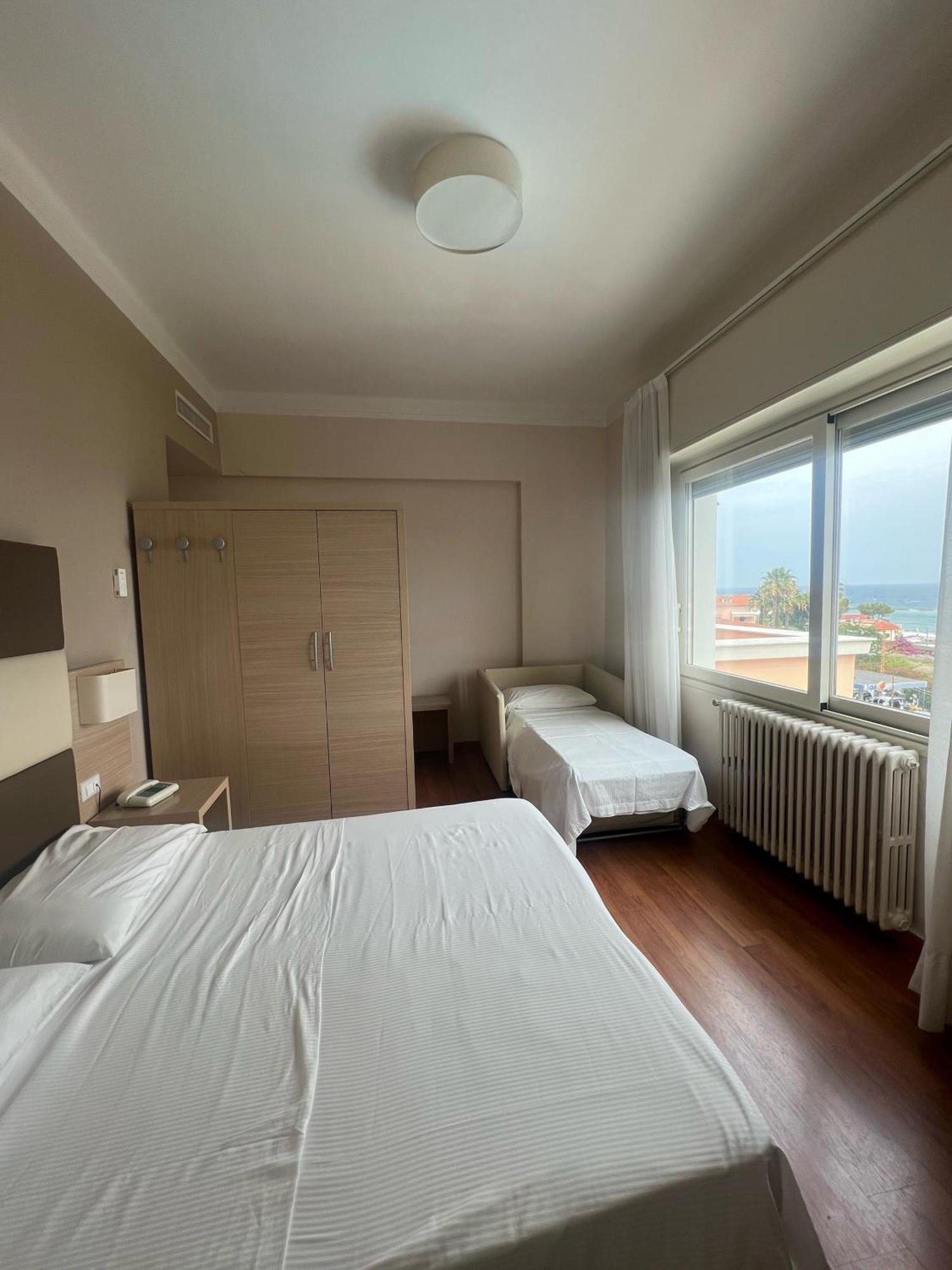 Hotel Napoleon Sanremo Bagian luar foto