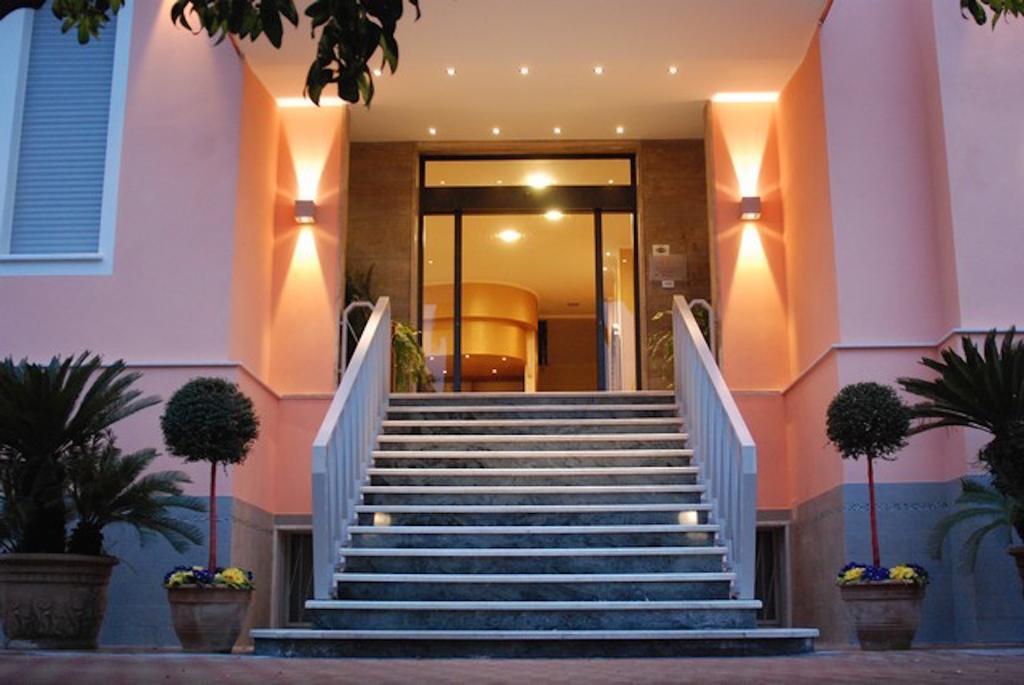 Hotel Napoleon Sanremo Bagian luar foto