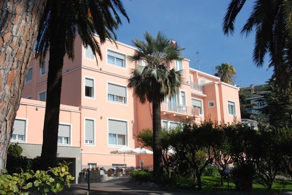 Hotel Napoleon Sanremo Bagian luar foto